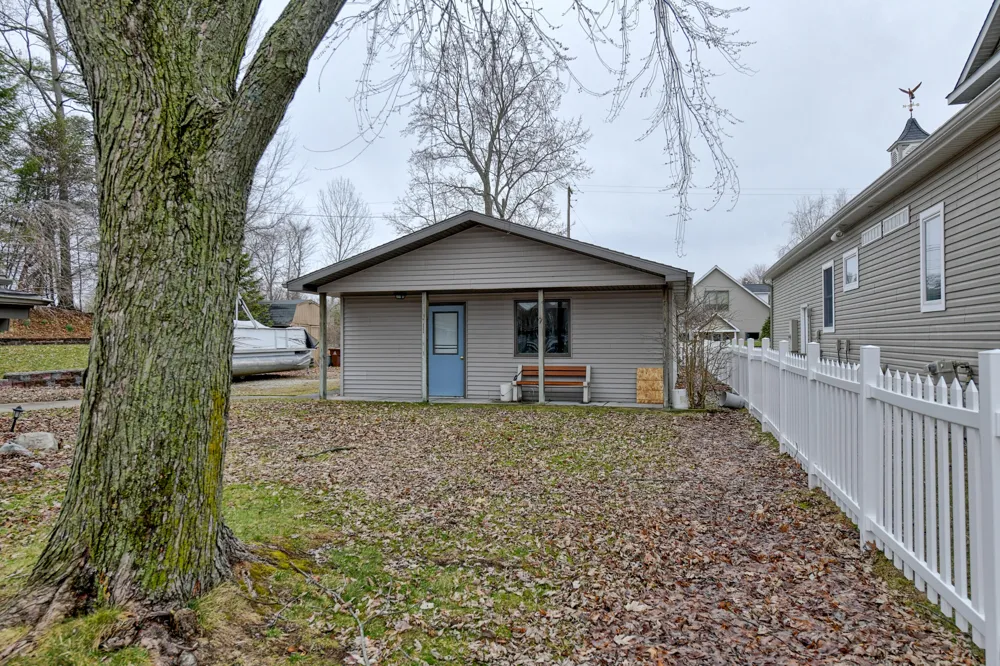 9471 Peninsula Drive Morton Township, MI 49332