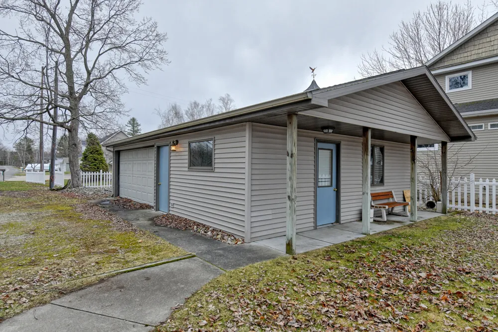 9471 Peninsula Drive Morton Township, MI 49332
