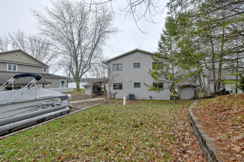 9471 Peninsula Drive Morton Township, MI 49332