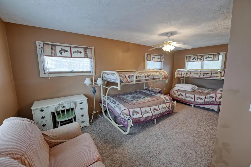 9471 Peninsula Drive Morton Township, MI 49332