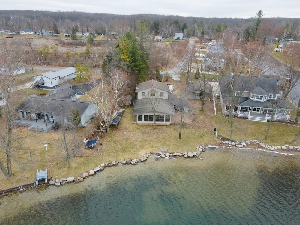 9471 Peninsula Drive Morton Township, MI 49332