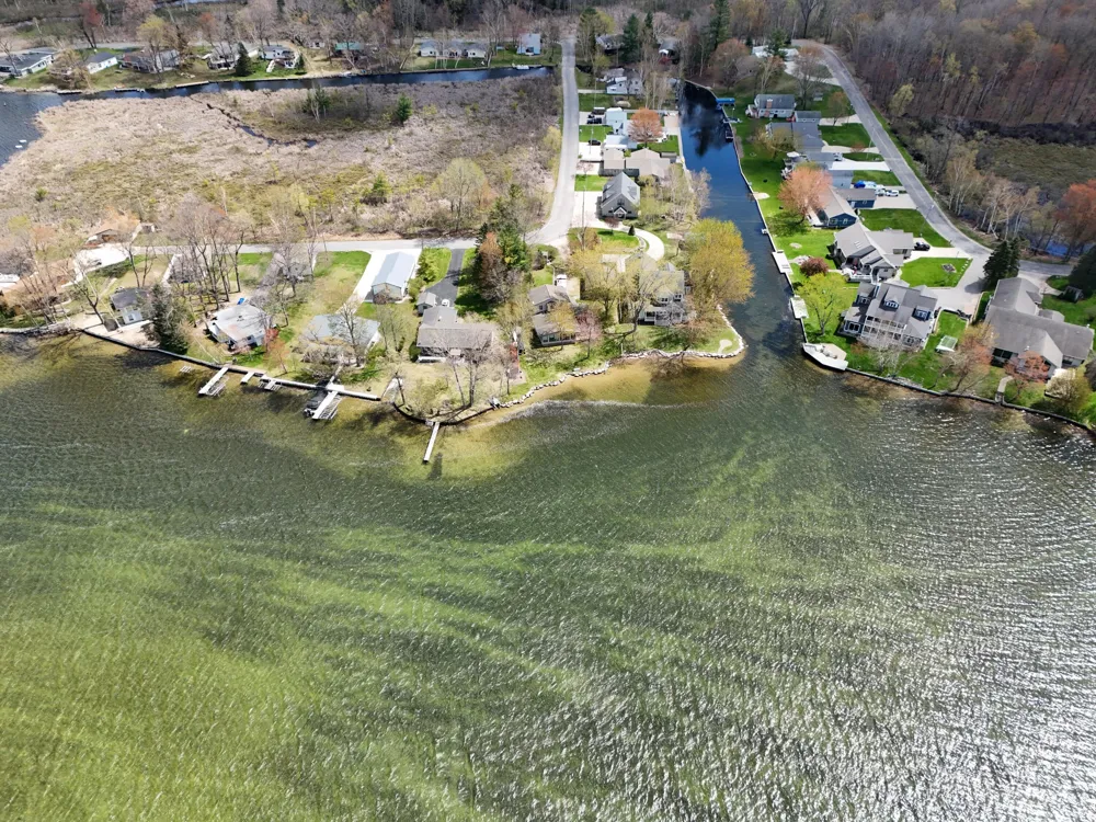 9471 Peninsula Drive Morton Township, MI 49332