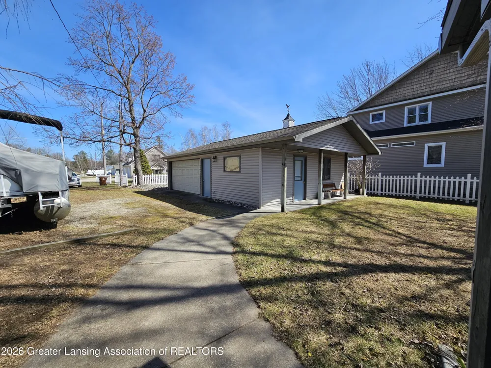 9471 Peninsula Drive Morton Township, MI 49332