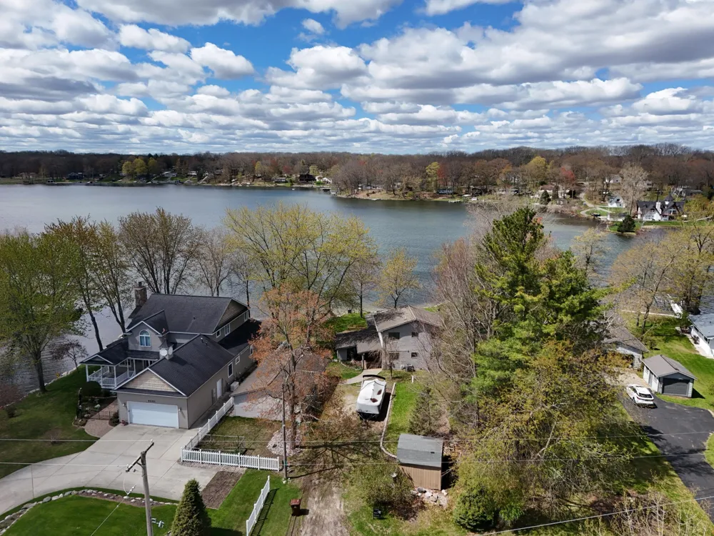 9471 Peninsula Drive Morton Township, MI 49332