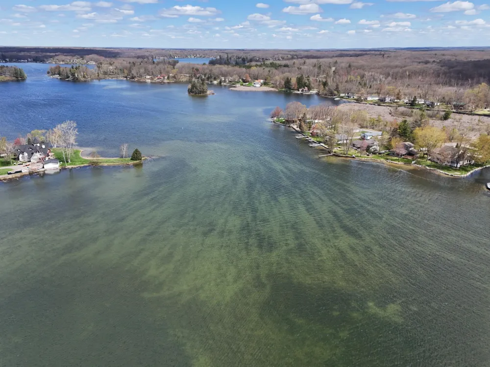 9471 Peninsula Drive Morton Township, MI 49332