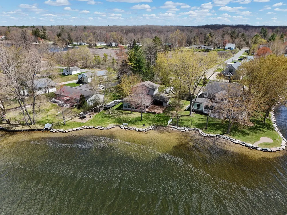 9471 Peninsula Drive Morton Township, MI 49332