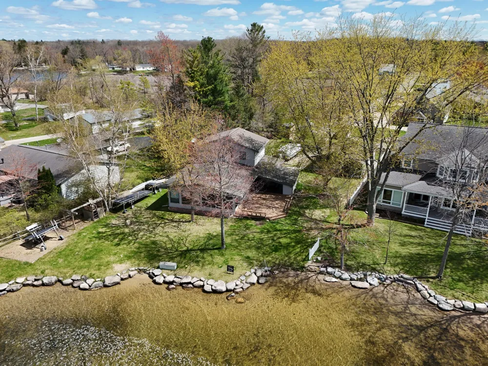 9471 Peninsula Drive Morton Township, MI 49332