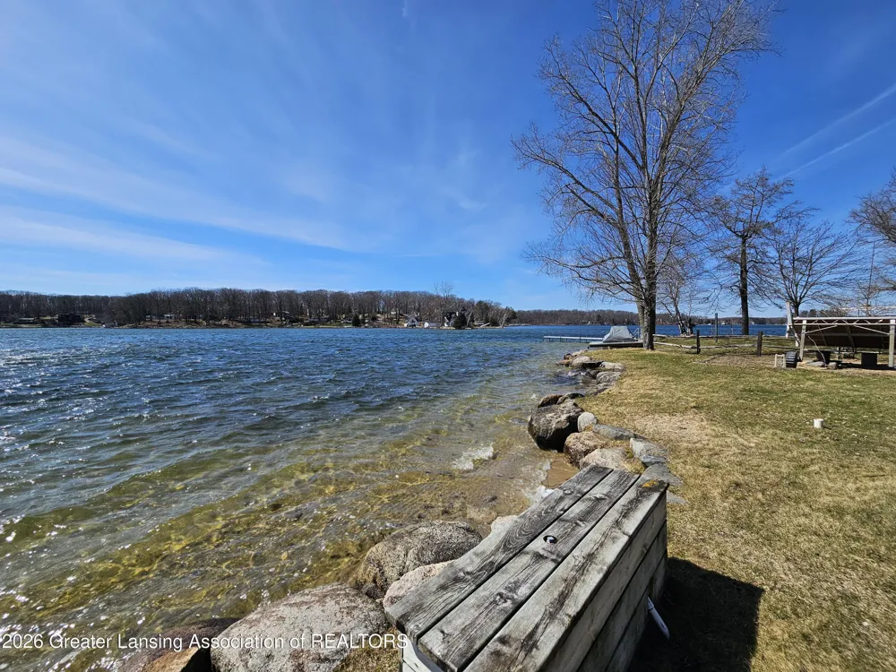 9471 Peninsula Drive Morton Township, MI 49332
