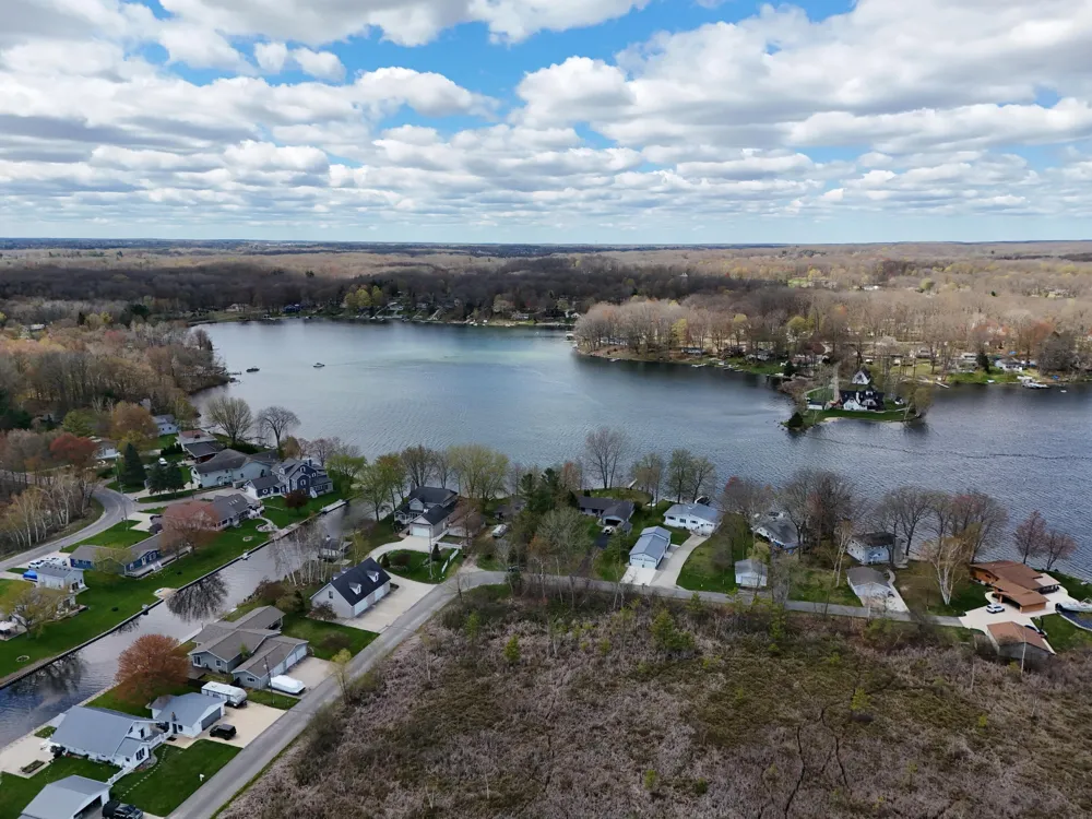 9471 Peninsula Drive Morton Township, MI 49332