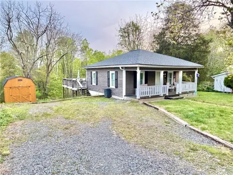 1072 Grassy Knob Road