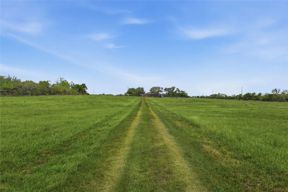 1250 Stockwell Damon, TX 77430