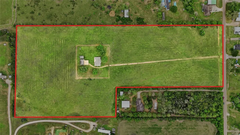 1250 Stockwell Damon, TX 77430