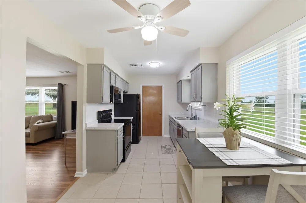 1250 Stockwell Damon, TX 77430