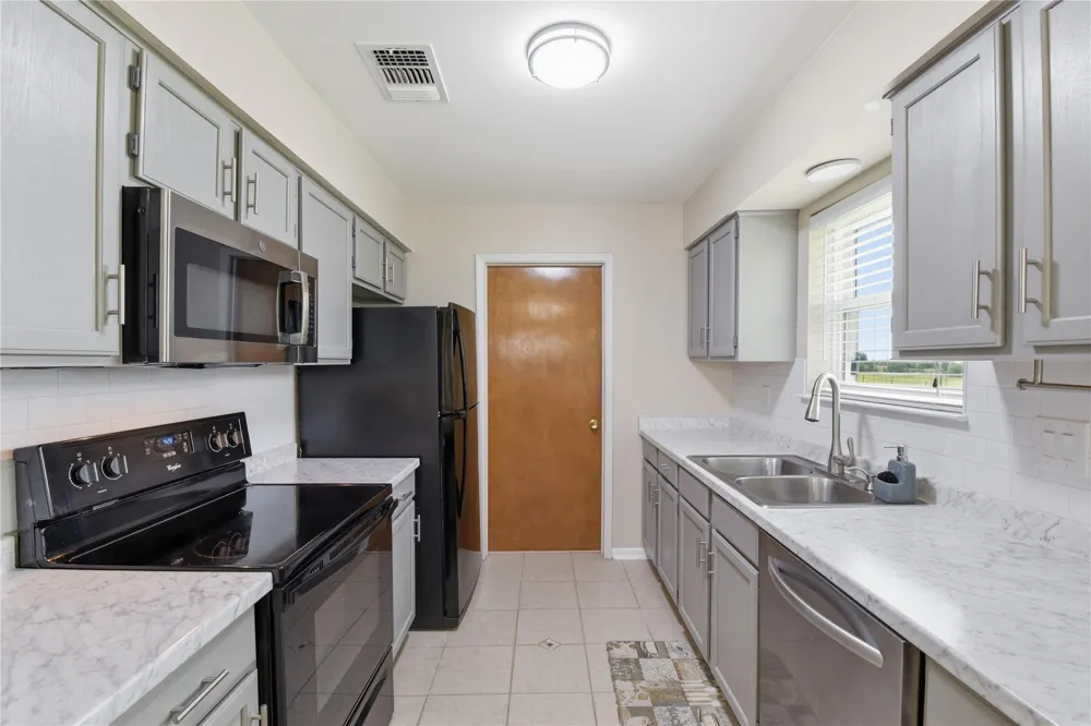 1250 Stockwell Damon, TX 77430