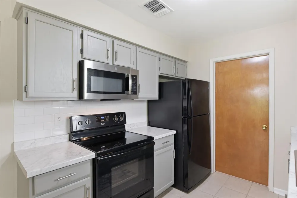 1250 Stockwell Damon, TX 77430