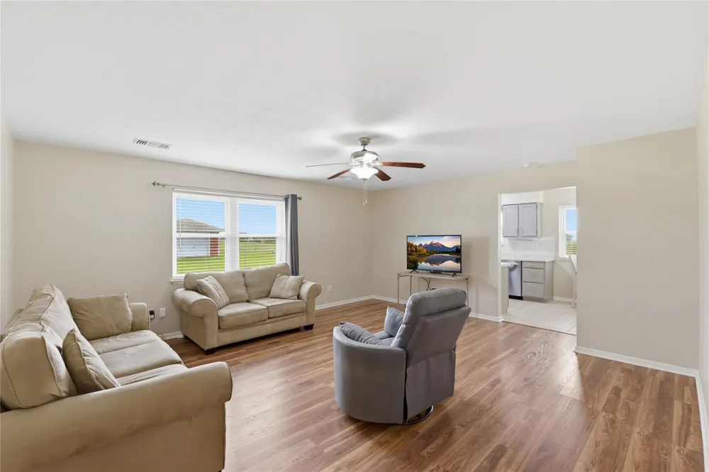 1250 Stockwell Damon, TX 77430