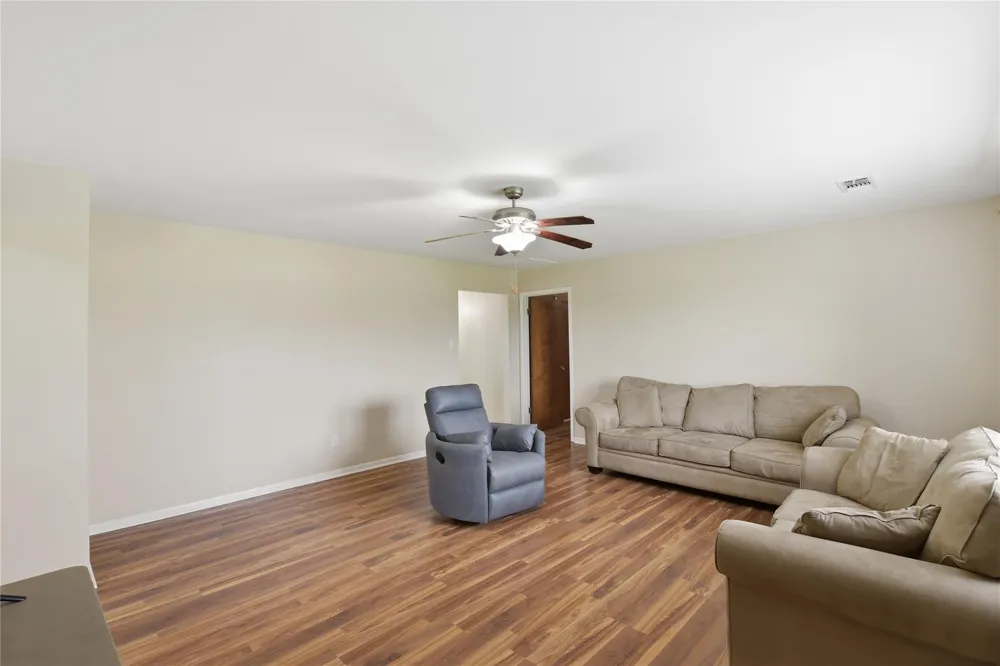 1250 Stockwell Damon, TX 77430