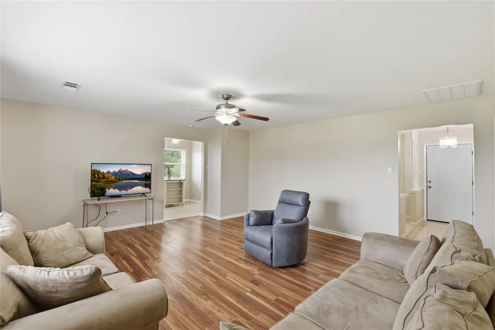 1250 Stockwell Damon, TX 77430