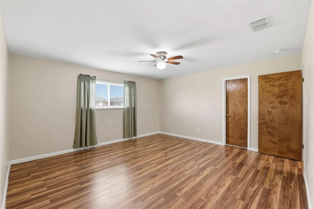 1250 Stockwell Damon, TX 77430