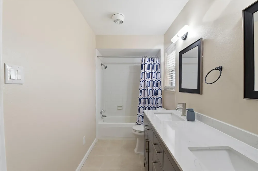 1250 Stockwell Damon, TX 77430