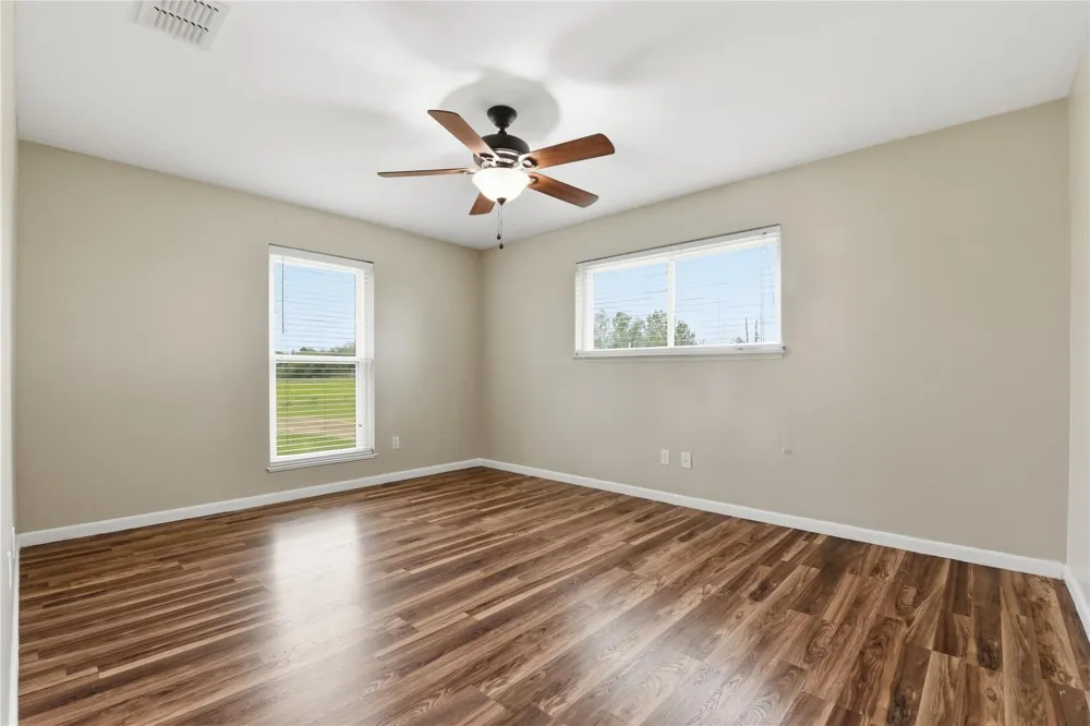 1250 Stockwell Damon, TX 77430