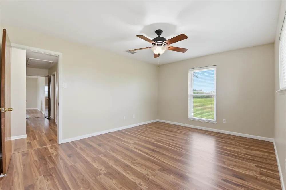 1250 Stockwell Damon, TX 77430