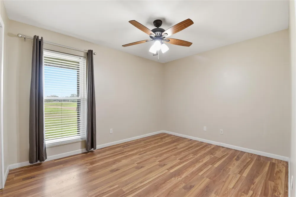 1250 Stockwell Damon, TX 77430