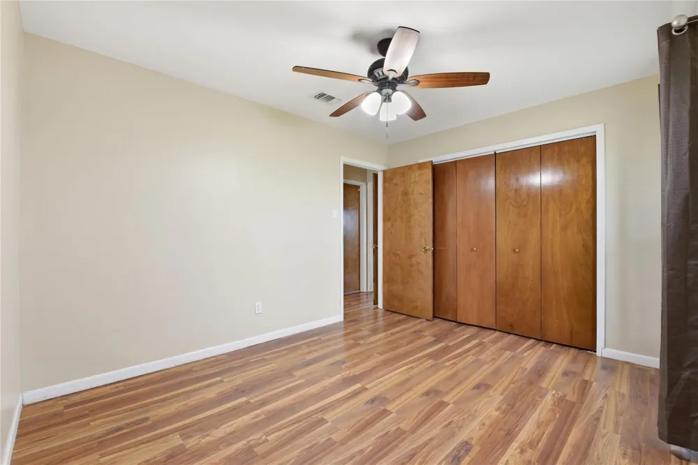 1250 Stockwell Damon, TX 77430