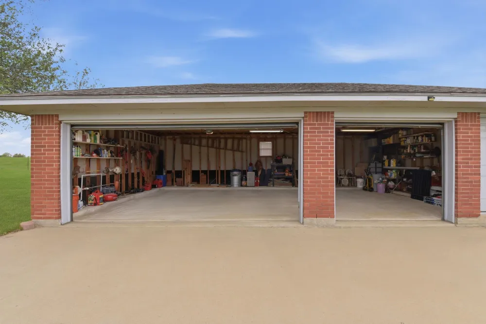 1250 Stockwell Damon, TX 77430