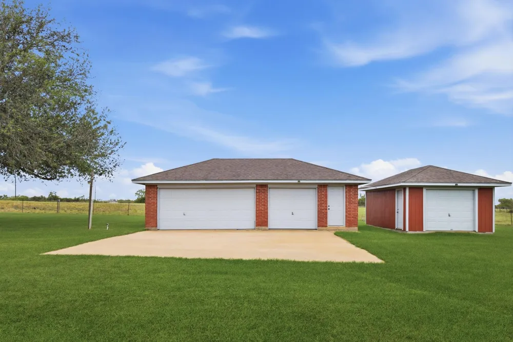 1250 Stockwell Damon, TX 77430