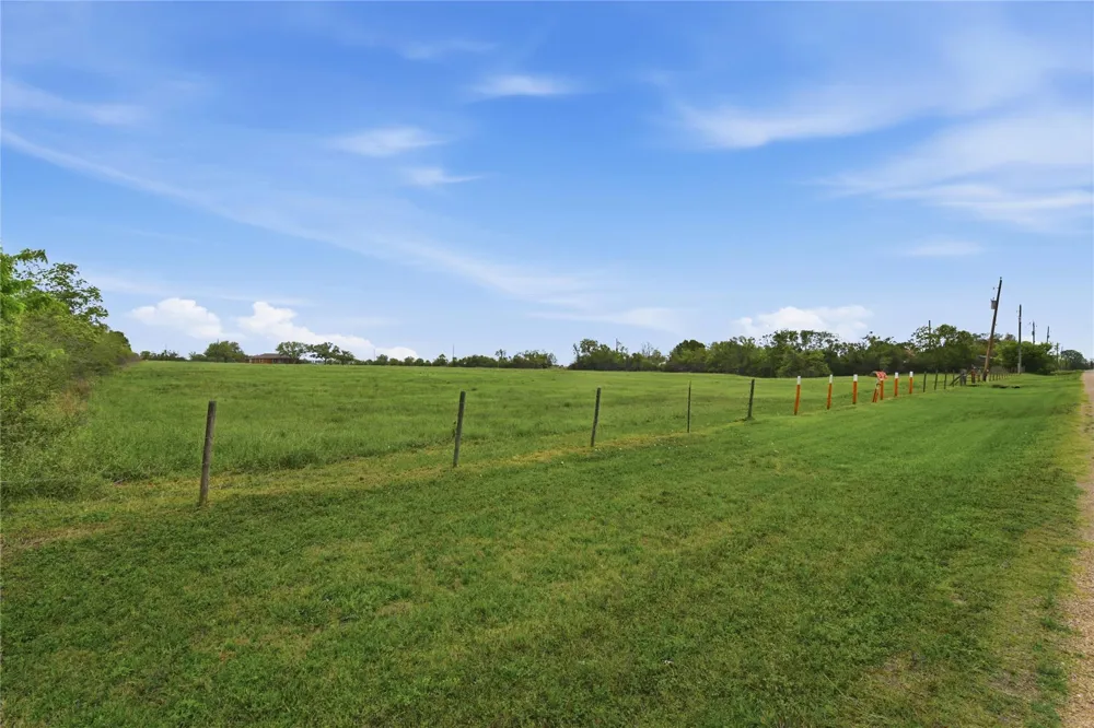 1250 Stockwell Damon, TX 77430