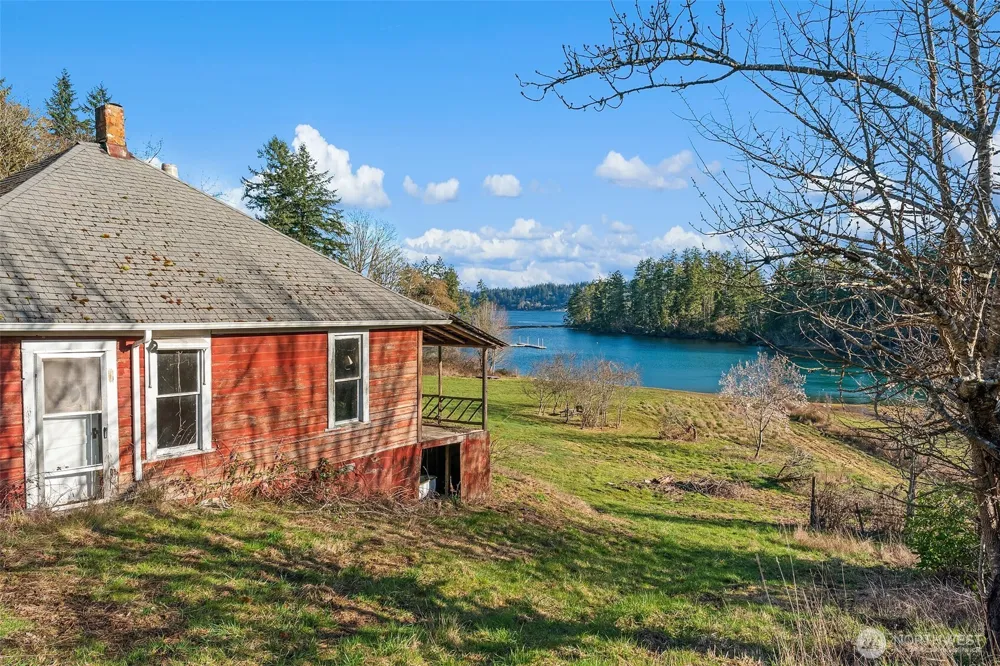 1157 12th Avenue Fox Island, WA 98333