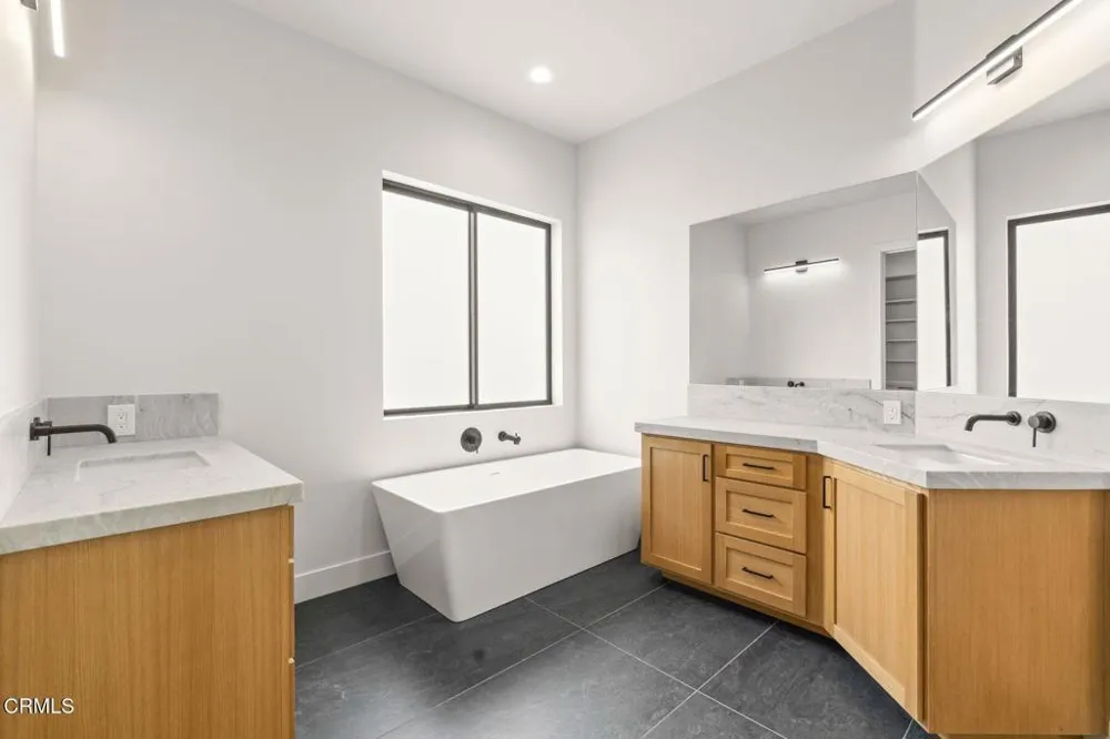 872 Via Ondulando Ventura, CA 93003