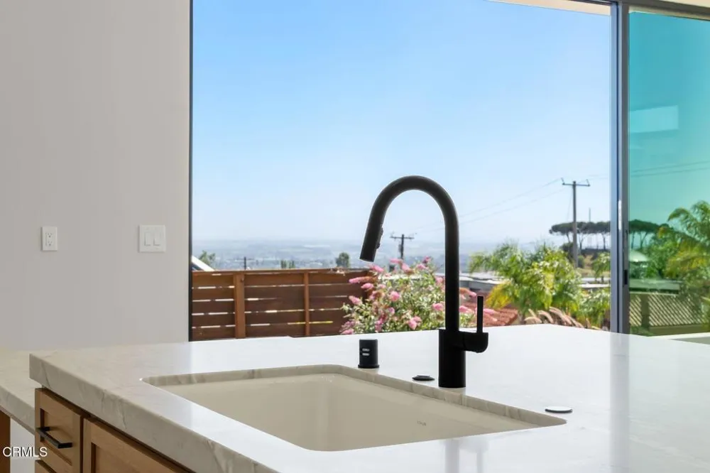 872 Via Ondulando Ventura, CA 93003