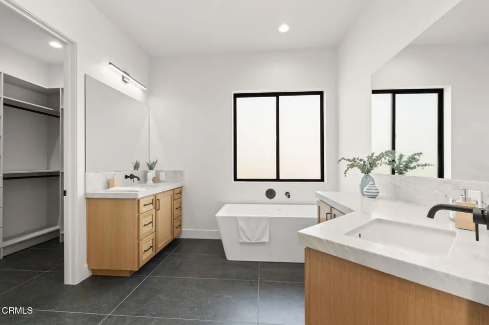 872 Via Ondulando Ventura, CA 93003