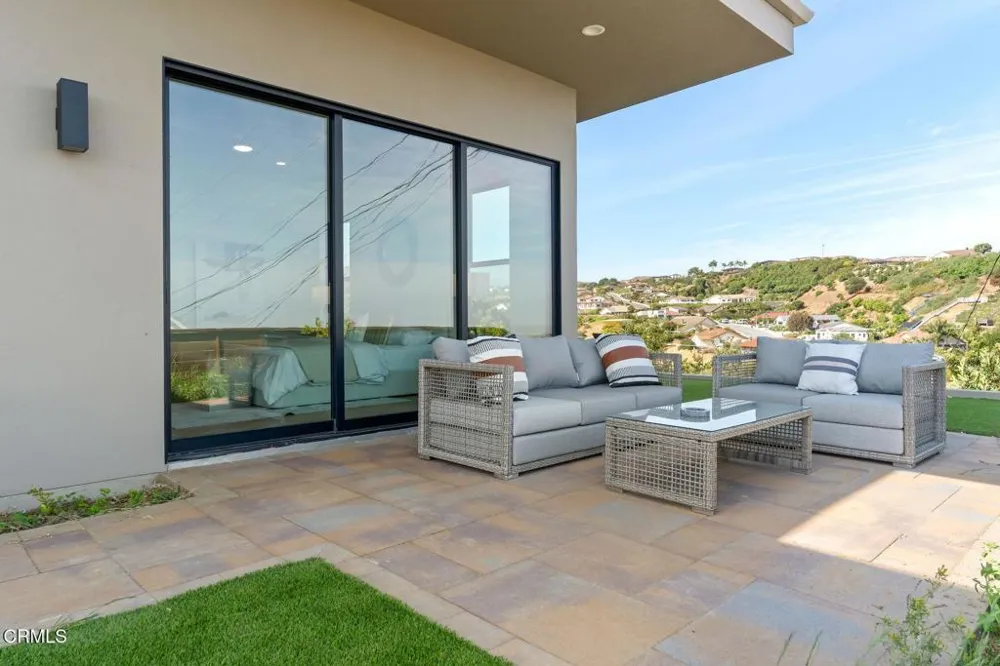 872 Via Ondulando Ventura, CA 93003