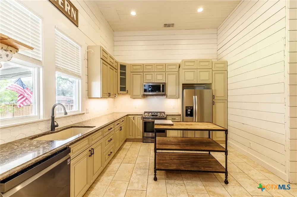 604 Saint Michael Street Gonzales, TX 78629