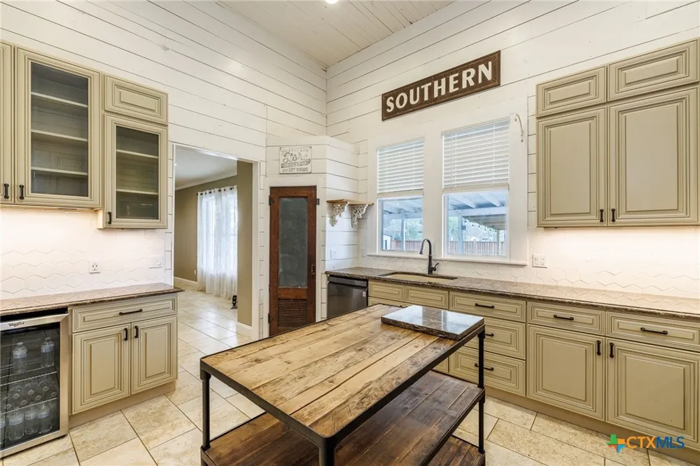 604 Saint Michael Street Gonzales, TX 78629