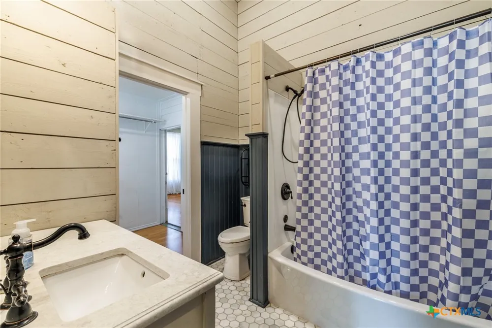 604 Saint Michael Street Gonzales, TX 78629