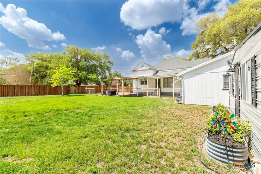 604 Saint Michael Street Gonzales, TX 78629