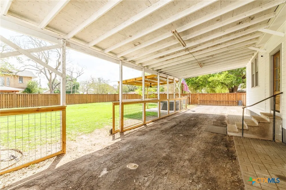 604 Saint Michael Street Gonzales, TX 78629