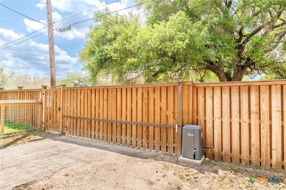604 Saint Michael Street Gonzales, TX 78629