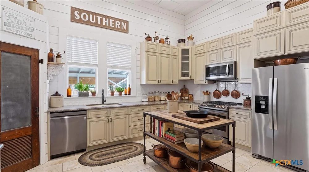 604 Saint Michael Street Gonzales, TX 78629