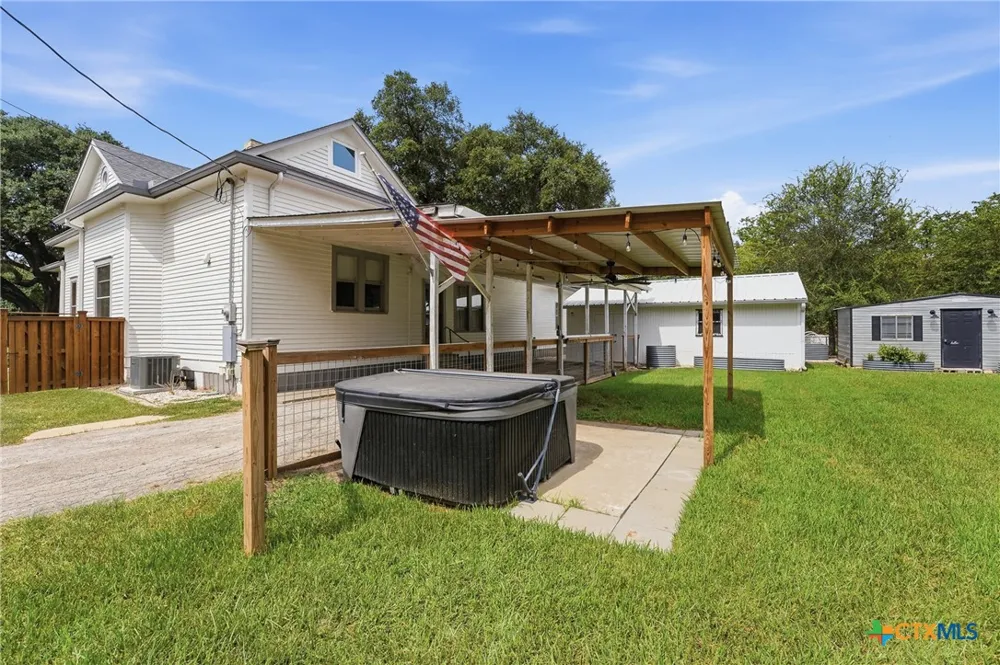 604 Saint Michael Street Gonzales, TX 78629