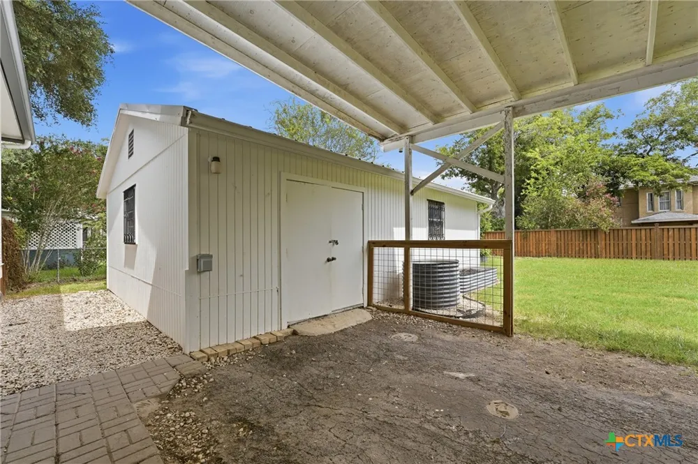 604 Saint Michael Street Gonzales, TX 78629