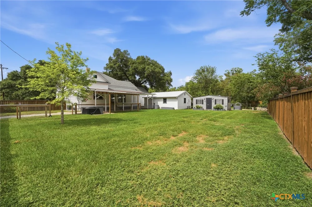 604 Saint Michael Street Gonzales, TX 78629