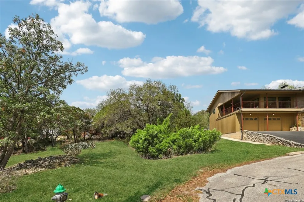 718 Starcrest New Braunfels, TX 78130