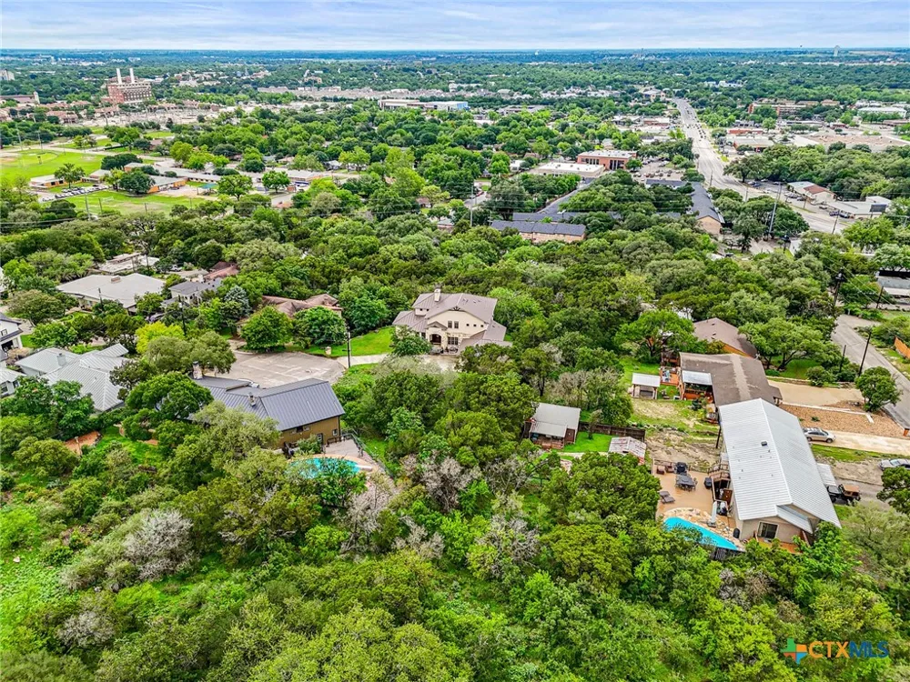 718 Starcrest New Braunfels, TX 78130