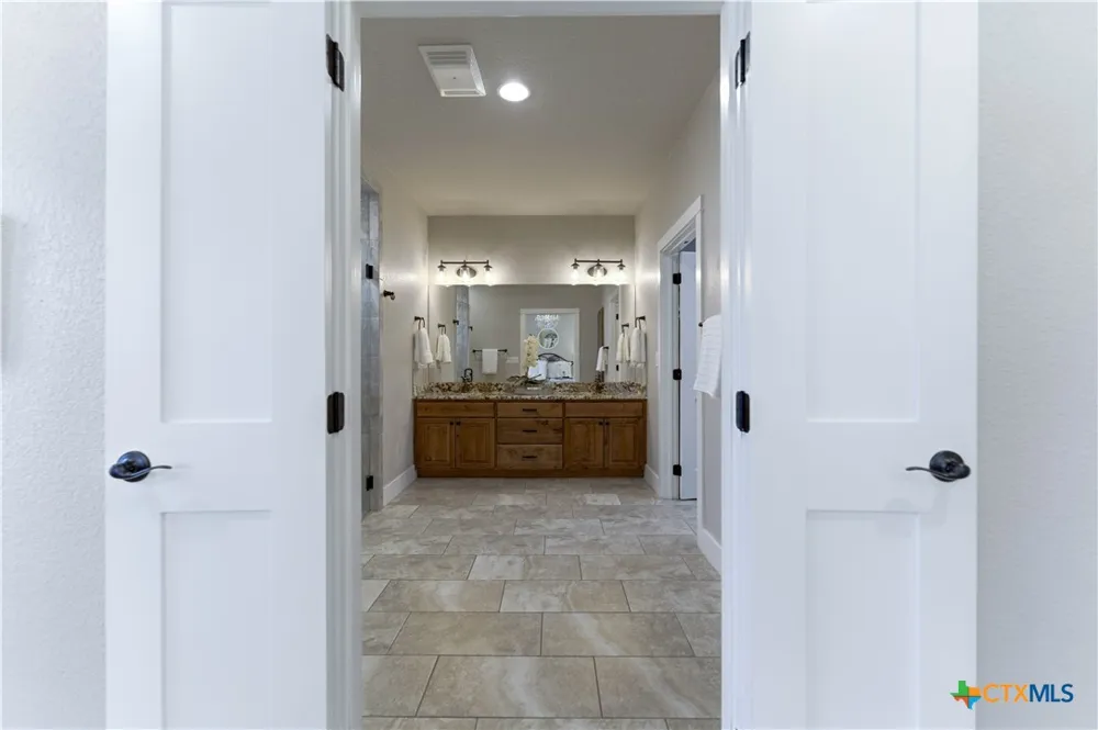 203 Champions (TWO HOMES) Boulevard La Vernia, TX 78121