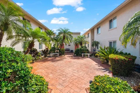 6708 SARASEA CIRCLE #202